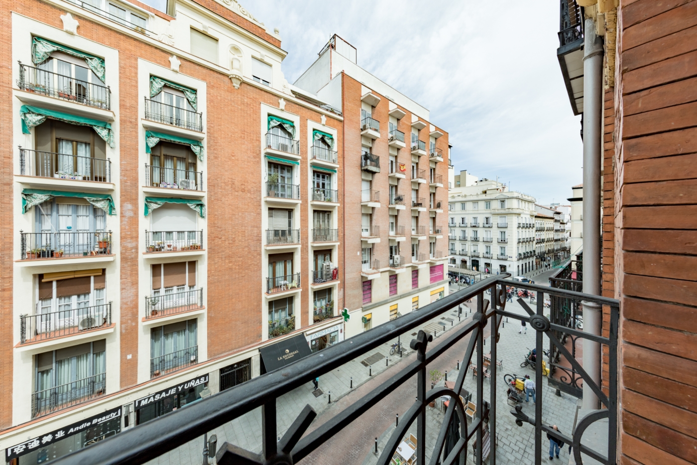 Sandoval - UN DORMITORIO + SOFÁ CAMA en Madrid