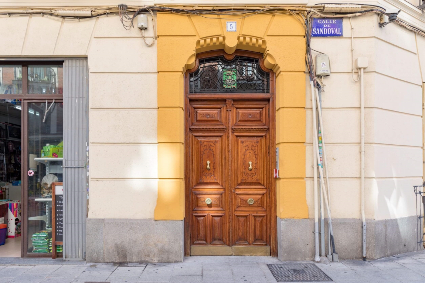 Sandoval - UN DORMITORIO + SOFÁ CAMA en Madrid