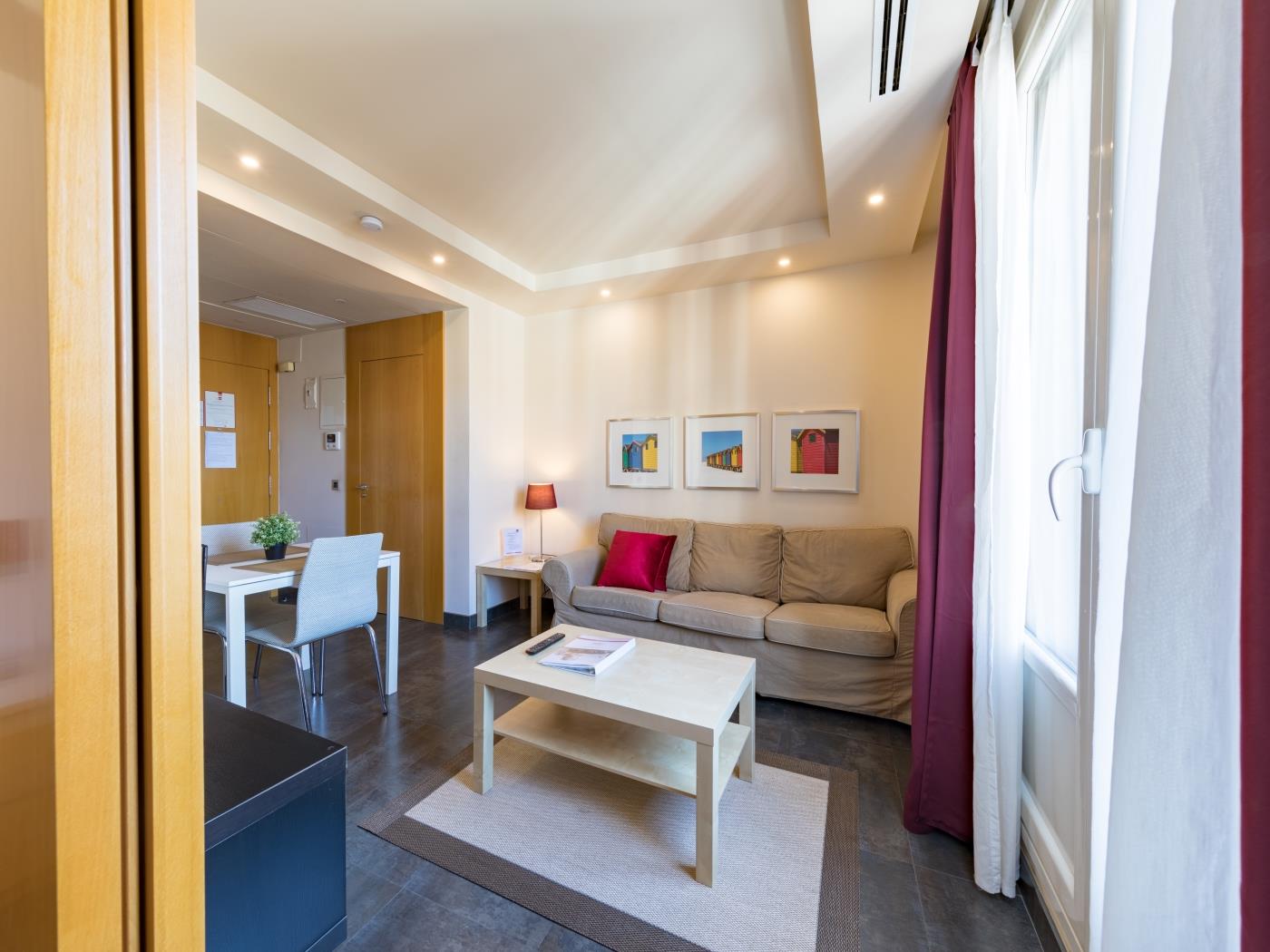 Sandoval - 1 Bedroom with Sofa Bed in Madrid