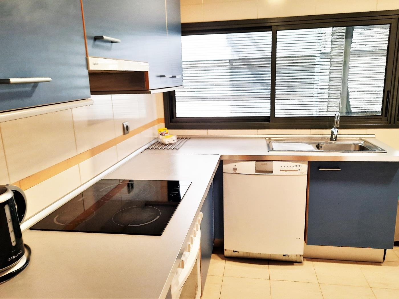 Las Tablas 3 beds 2 DB + 2 SGL in Madrid