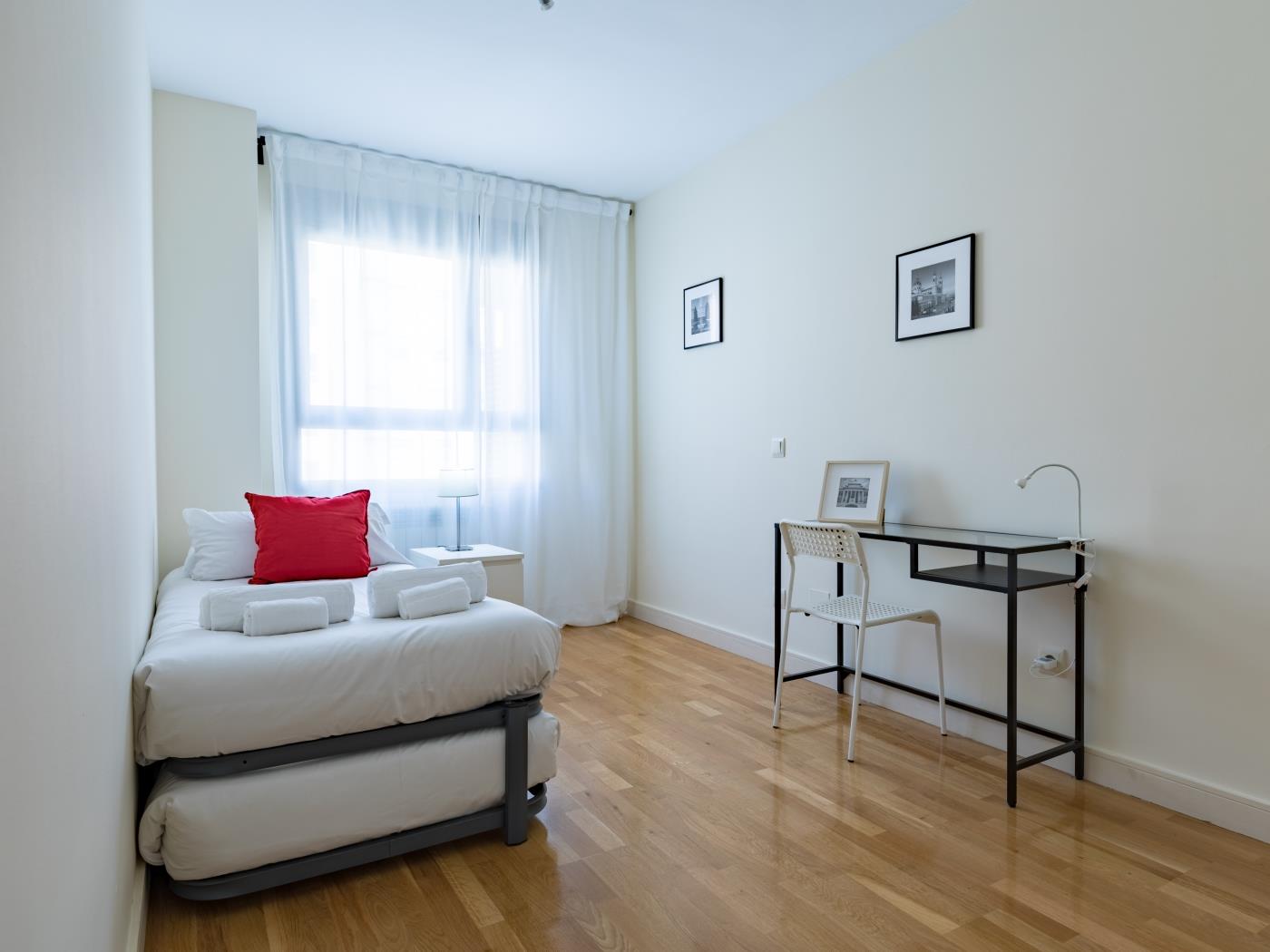 Las Tablas 3 beds / dbl+trnd+bunk in Madrid