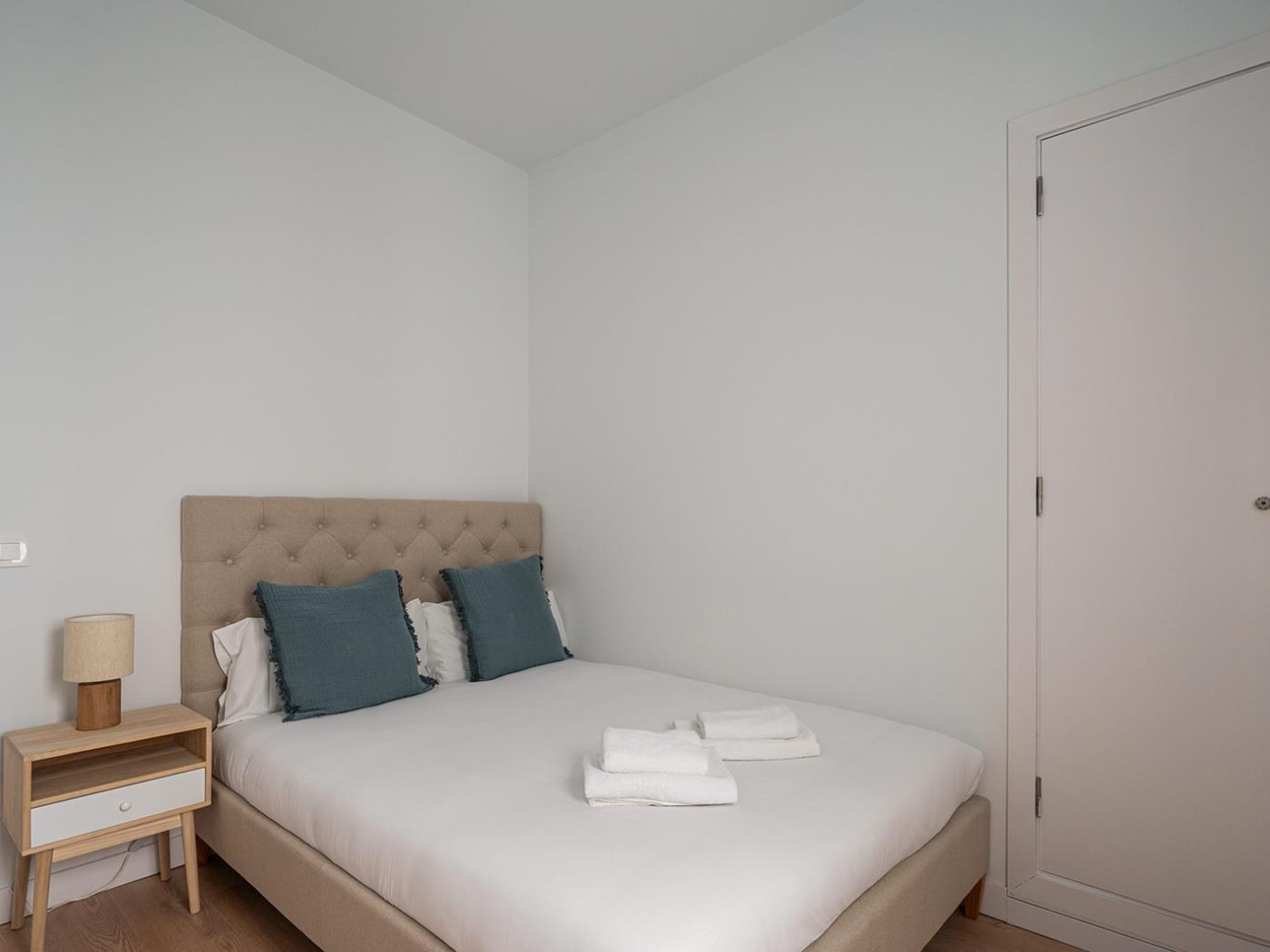 Tirso de Molina - 1 Dormitorio con sofá cama en Madrid