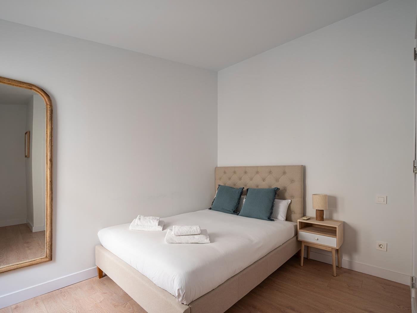 Tirso de Molina - Ático 1 Dormitorio con terraza en Madrid