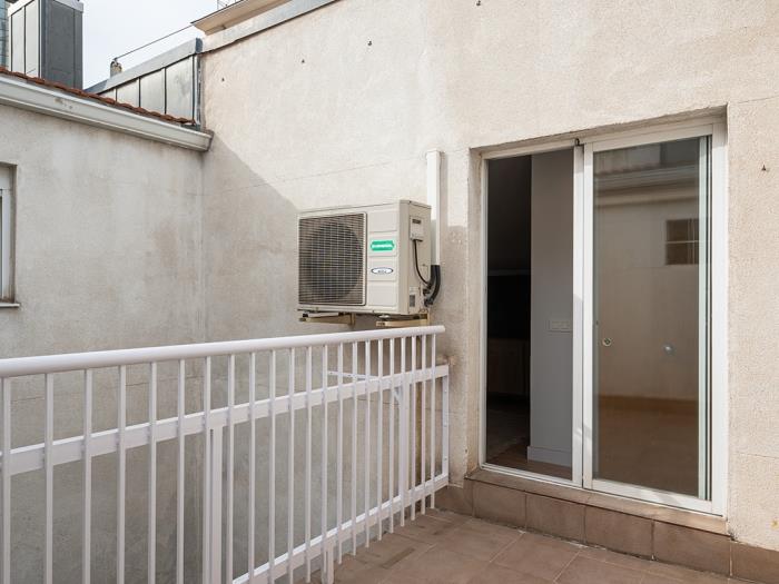Tirso de Molina - Ático de 1 Dormitorio con terraza en Madrid