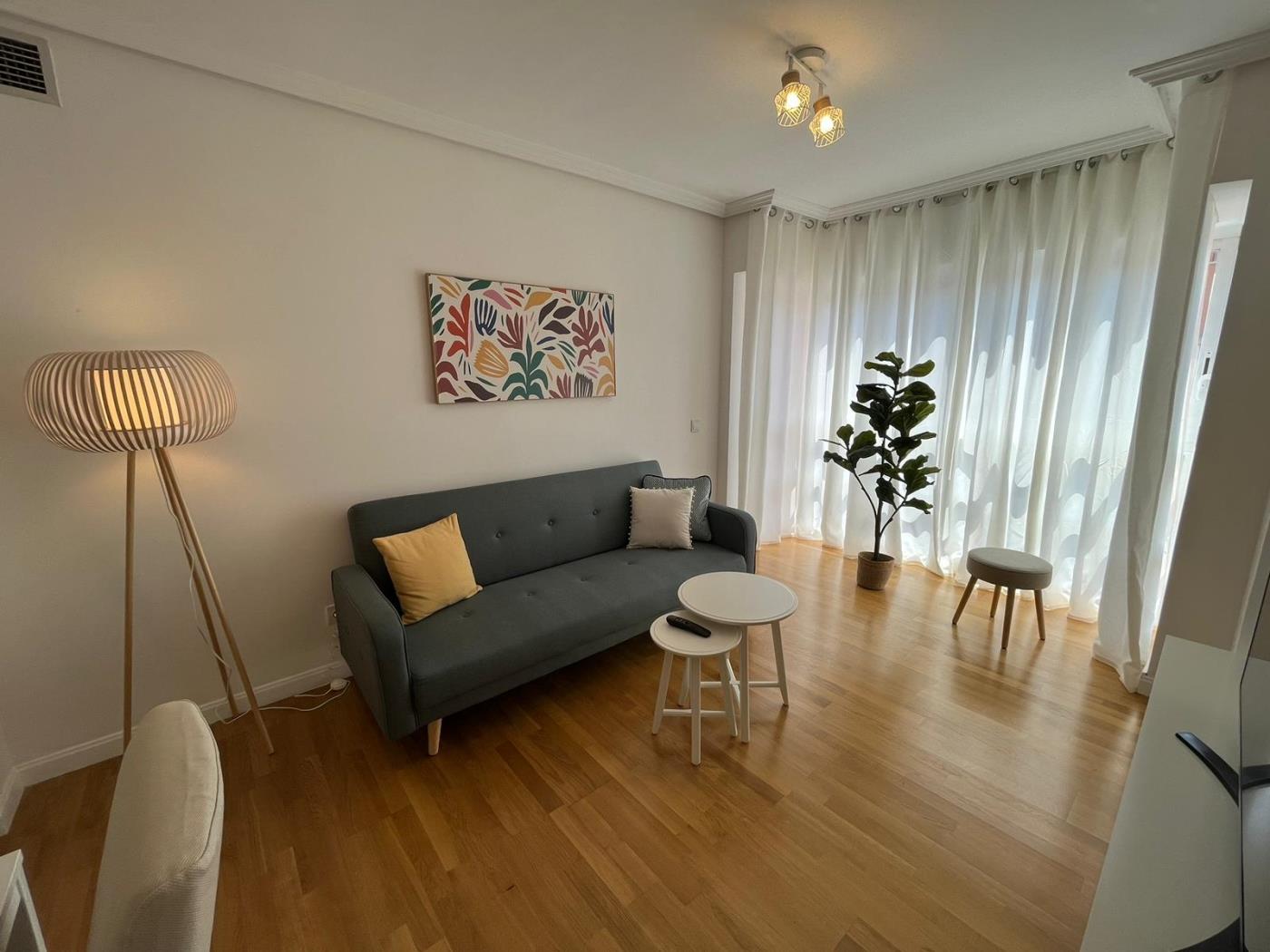 Las Tablas - 1 Dormitorio con sofá cama y terraza en Madrid