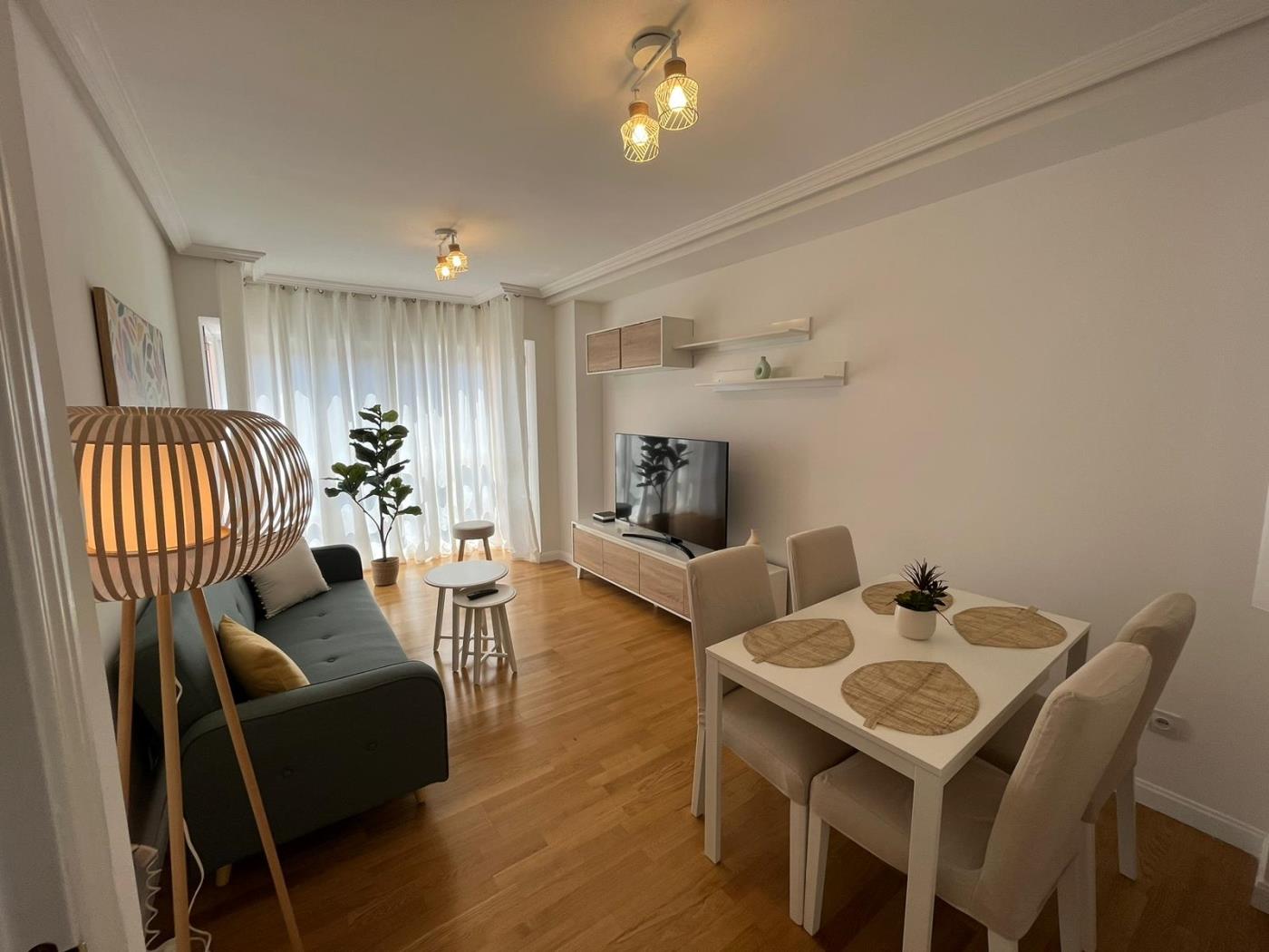 Las Tablas - 1 Dormitorio con sofá cama y terraza en Madrid