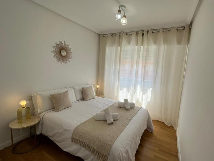 Las Tablas - 1 Dormitorio con sofá cama y terraza en Madrid